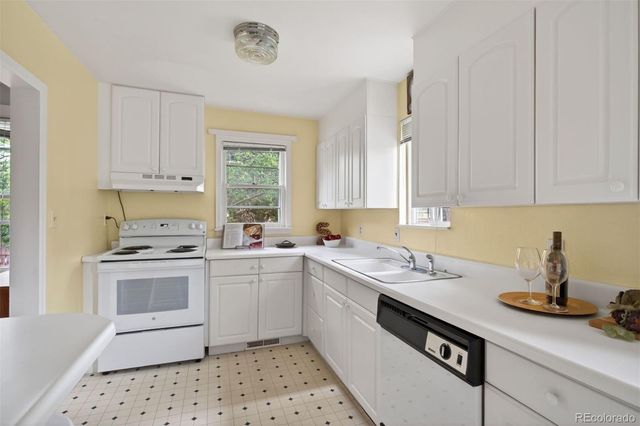 2220 East Street, Golden, CO 80401