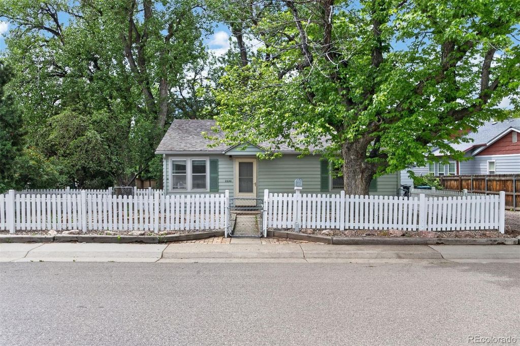 2220 East Street, Golden, CO 80401