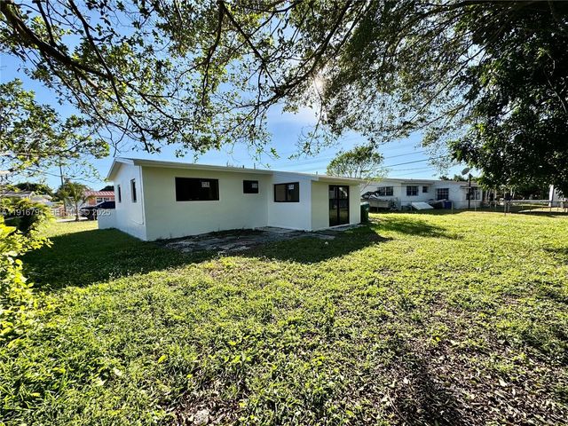 4111 NW 192nd St, Miami Gardens, FL 33055