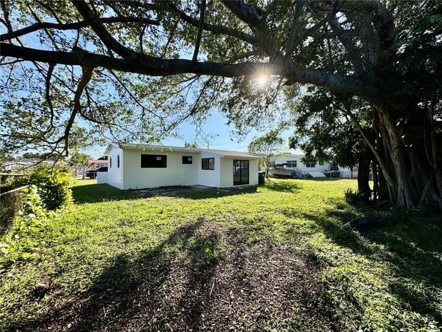 4111 NW 192nd St, Miami Gardens, FL 33055