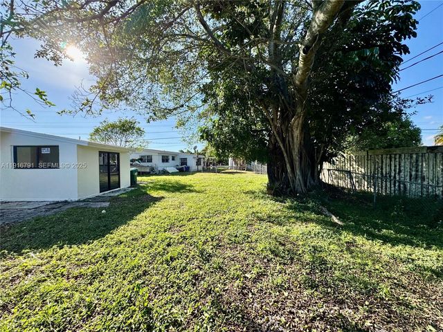 4111 NW 192nd St, Miami Gardens, FL 33055