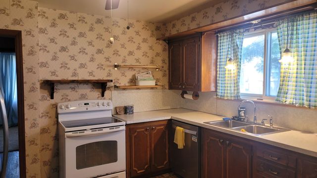 49450 Cross Street, Van Buren Twp, MI 48111