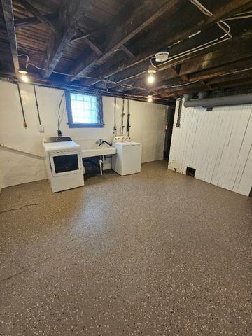 113 S 13th St, Jeannette, PA 15644