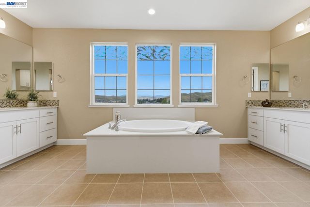 3871 Highpointe Ct, Dublin, CA 94568