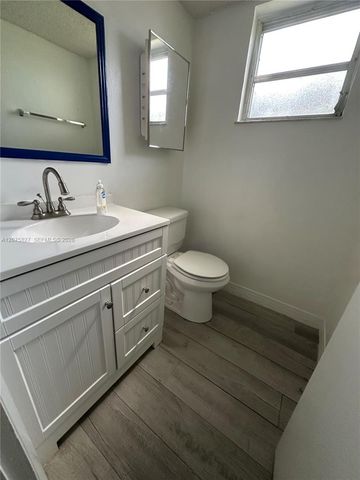 3777 NW 78th Avenue 10B, Davie, FL 33024