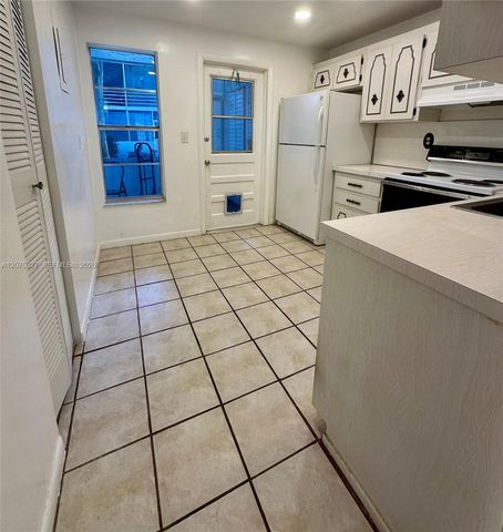 3777 NW 78th Avenue 10B, Davie, FL 33024