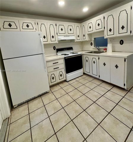 3777 NW 78th Avenue 10B, Davie, FL 33024