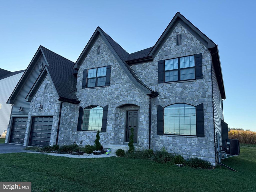 113 BECK RD, York, PA 17403