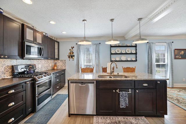 1500 Heritage Dr, Columbia, TN 38401