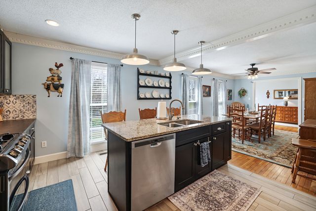 1500 Heritage Dr, Columbia, TN 38401