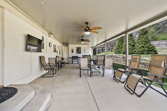 1500 Heritage Dr, Columbia, TN 38401