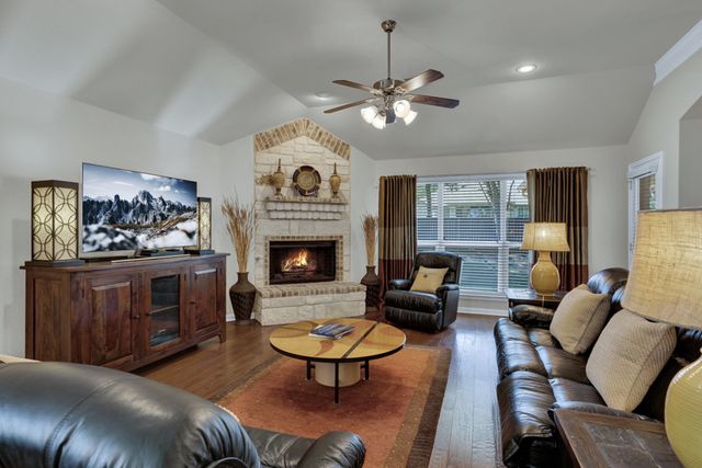 271 Hamburg Avenue, New Braunfels, TX 78132