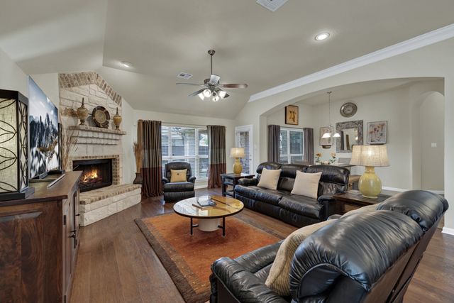 271 Hamburg Avenue, New Braunfels, TX 78132