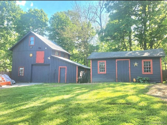 9 Maple Street, Glenham, NY 12527