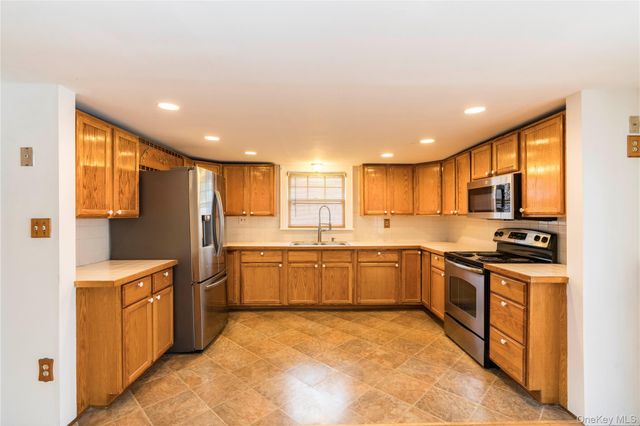 9 Maple Street, Glenham, NY 12527