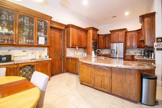 2057 Via Rancho Parkway, Escondido, CA 92029
