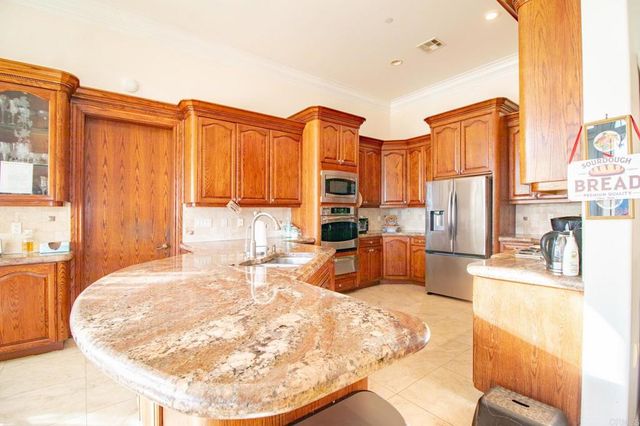 2057 Via Rancho Parkway, Escondido, CA 92029