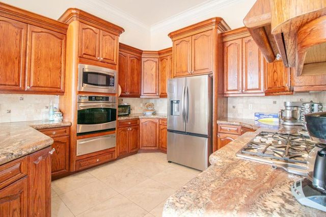 2057 Via Rancho Parkway, Escondido, CA 92029