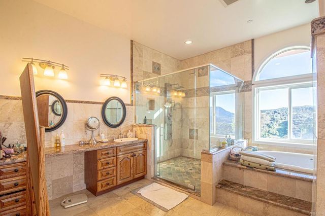 2057 Via Rancho Parkway, Escondido, CA 92029