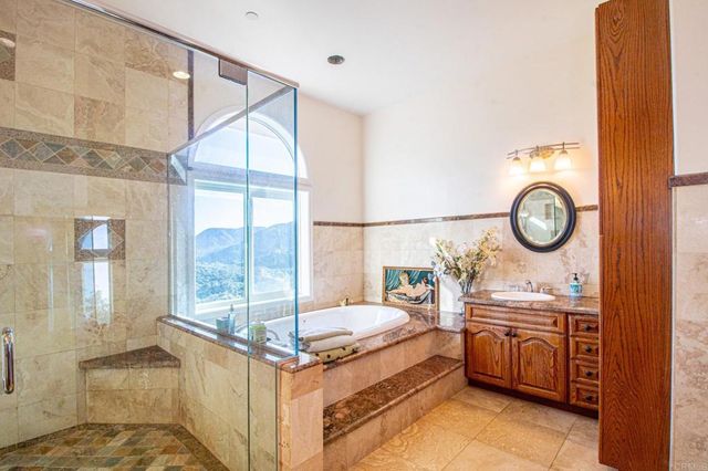 2057 Via Rancho Parkway, Escondido, CA 92029