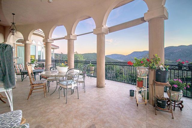 2057 Via Rancho Parkway, Escondido, CA 92029