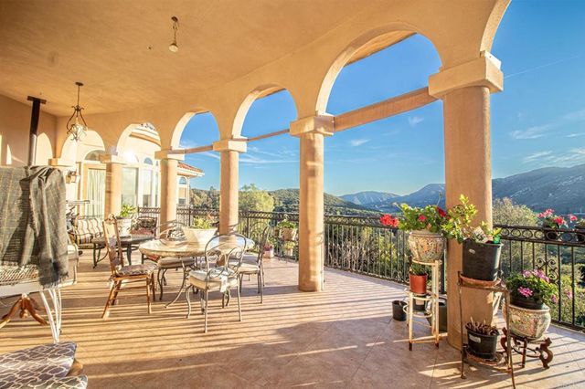 2057 Via Rancho Parkway, Escondido, CA 92029