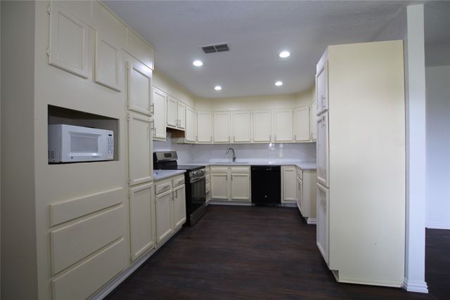 106 Austin Street, Alvarado, TX 76009