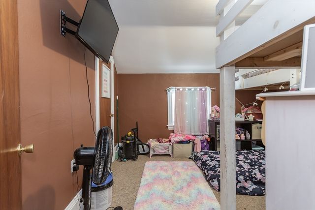 803 Tarkiln Hill Rd, New Bedford, MA 02745