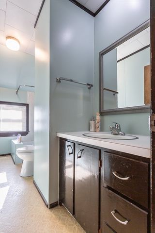 803 Tarkiln Hill Rd, New Bedford, MA 02745