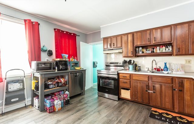 803 Tarkiln Hill Rd, New Bedford, MA 02745