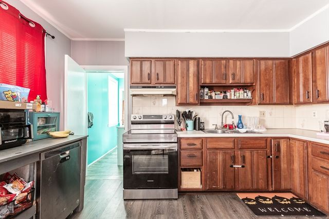 803 Tarkiln Hill Rd, New Bedford, MA 02745