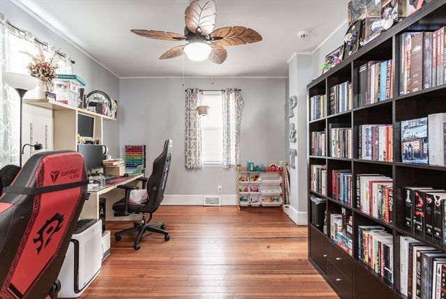 803 Tarkiln Hill Rd, New Bedford, MA 02745