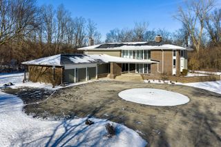 33 Longmeadow Road, Winnetka, IL 60093