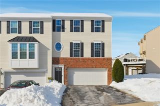 372 Sunrise Dr, Carnegie, PA 15106
