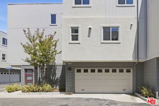 5262 N Rainier Way, Valley Village, CA 91607