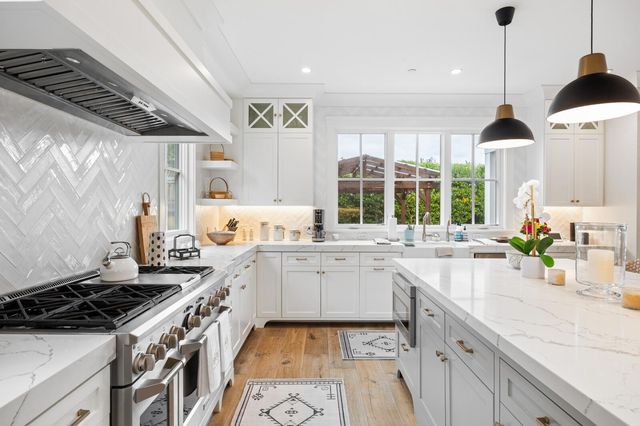 2724 Eaton Avenue, San Carlos, CA 94070