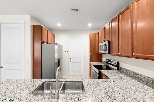 7797 Bristol CIR, Naples, FL 34120