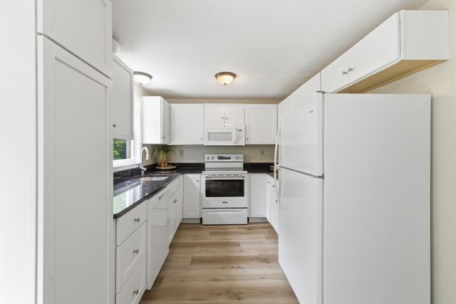 21 Sullivan Court, Salem, NH 03079