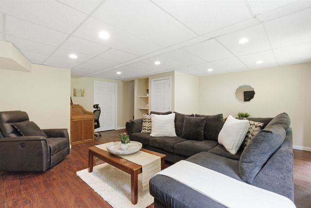 21 Sullivan Court, Salem, NH 03079