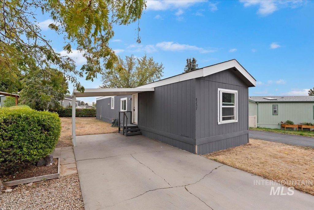 8257 Blue Rim Ln. #27, Boise, ID 83716 photo 2