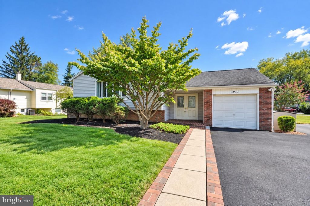 1911 BRIDGETOWN PIKE, FEASTERVILLE TREVOSE, PA 19053 — exterior