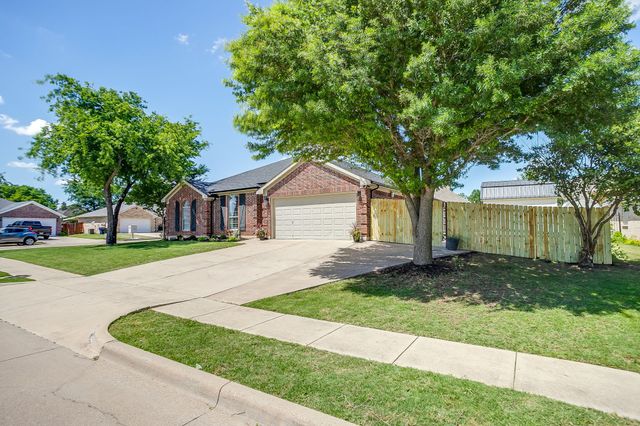 620 Marybeth Drive, Burleson, TX 76028