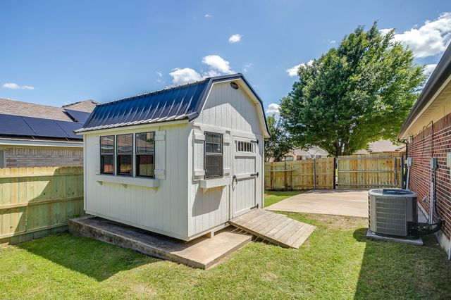 620 Marybeth Drive, Burleson, TX 76028