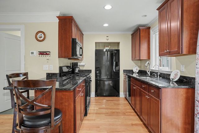 4 N Pleasant St 4, Natick, MA 01760