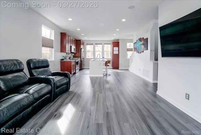 1081 N Sherman Drive, Royal Oak Charter Township, MI 48067