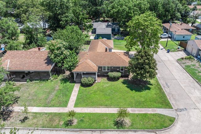 2060 S Old Manor Rd, Wichita, KS 67218