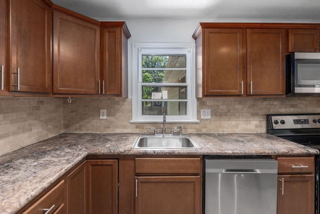 2060 S Old Manor Rd, Wichita, KS 67218