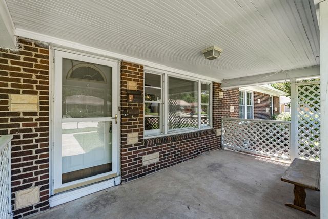 2060 S Old Manor Rd, Wichita, KS 67218