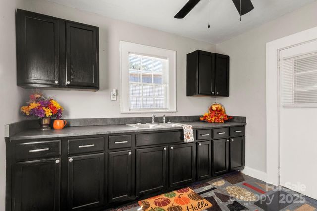 320 S Oakwood Drive, Statesville, NC 28677