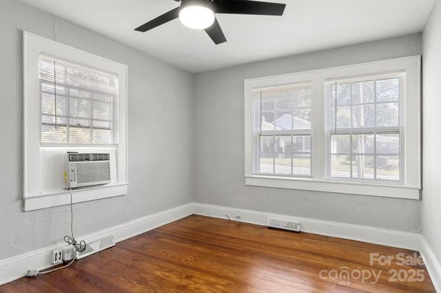 320 S Oakwood Drive, Statesville, NC 28677